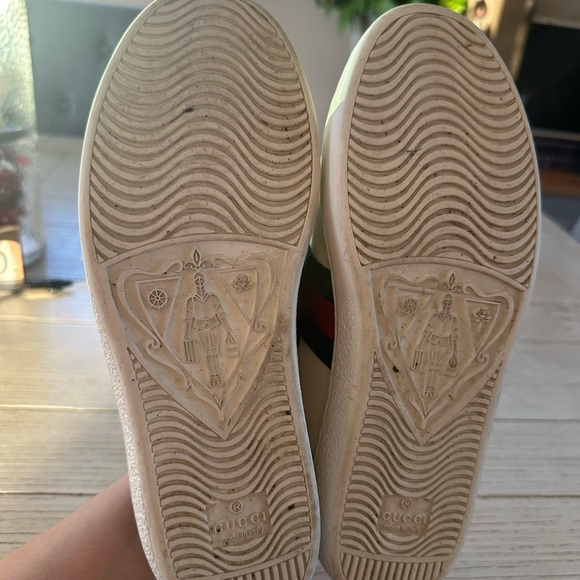 Women’s ace sneaker with bee, size 37/ 7 US - Picture 8 of 11